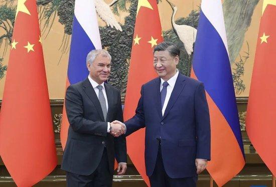 ·11月22日下午,国家主席习近平在北京人民大会堂会见俄罗斯国家杜马主席沃洛金。图源:新华社。