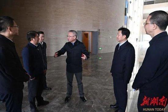 11月27日,沈晓明不打招呼暗访洞庭湖博物馆。图源:新湖南客户端