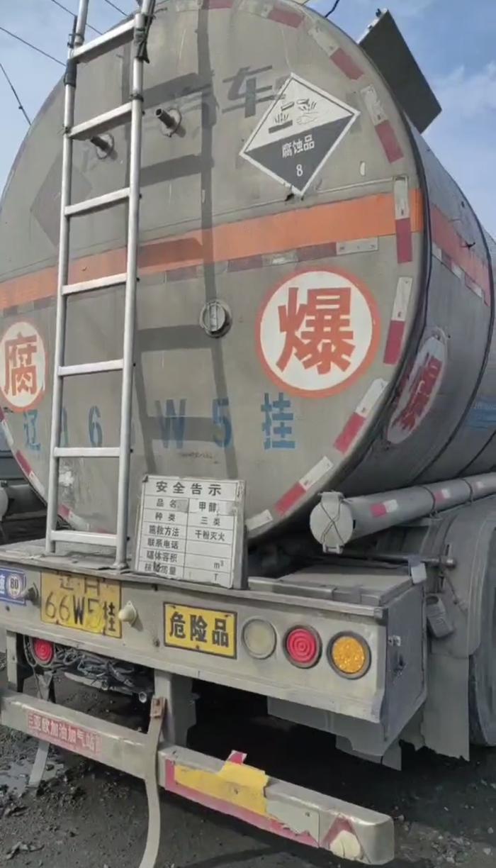 事发时白莉波驾驶的危化品运输槽罐车。 受访者供图