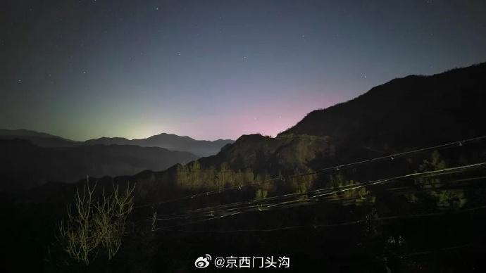 12月1日晚,百花山国家级自然保护区附近拍摄到极光。图/门头沟区政府官方微博