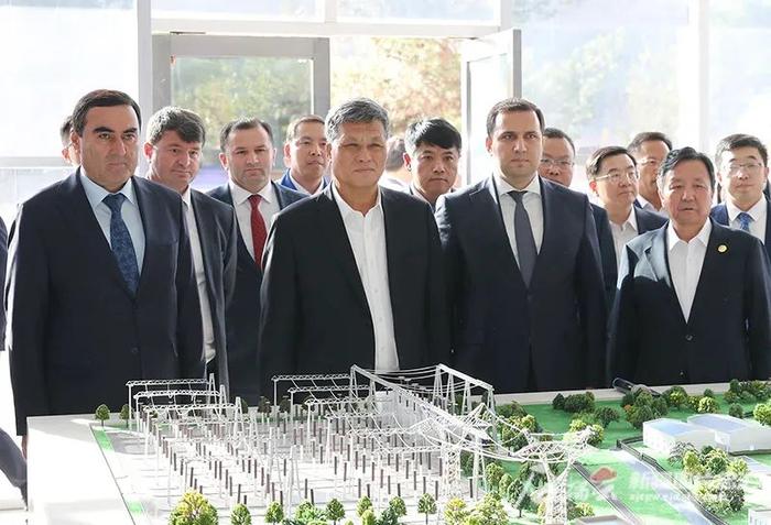 △马兴瑞等在杜尚别2号火电站,实地考察新疆企业在塔吉克斯坦项目实施情况