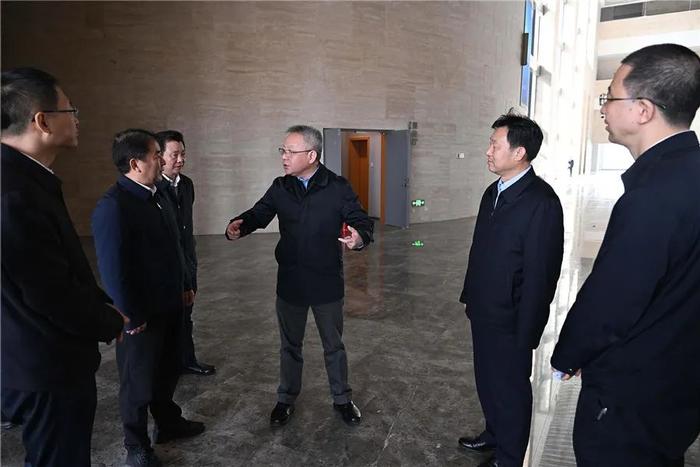 11月27日,沈晓明不打招呼暗访了洞庭湖博物馆建成后长期闲置的问题。图源:湖南日报